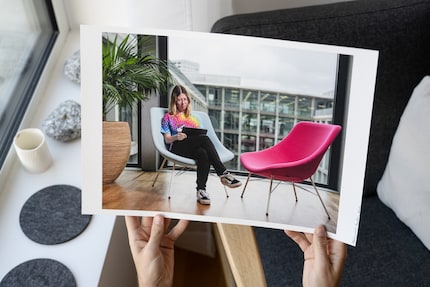 Pour une évaluation neutre d’un tirage, la lumière du jour indirecte convient parfaitement.