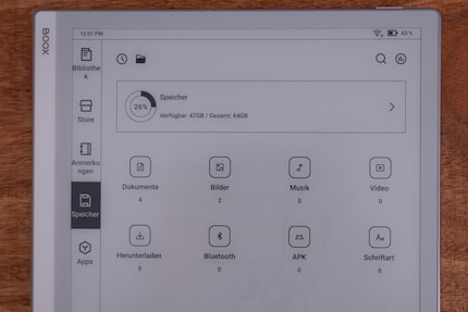 Onder de opslagruimte vind ik alle foto's, video's en liedjes - en de aangesloten Bluetooth-apparaten.