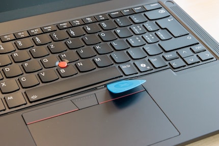 I need little helpers to detach the keyboard.